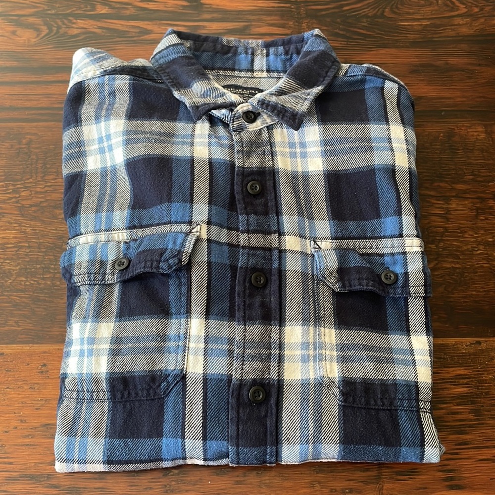 American Eagle Long Sleeve Plaid Flannel Button Down Blue and White Size Large